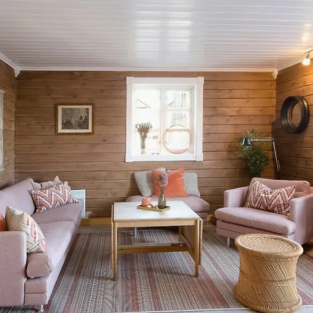 Charming On Veiholmen's Inner Harbor 펜션