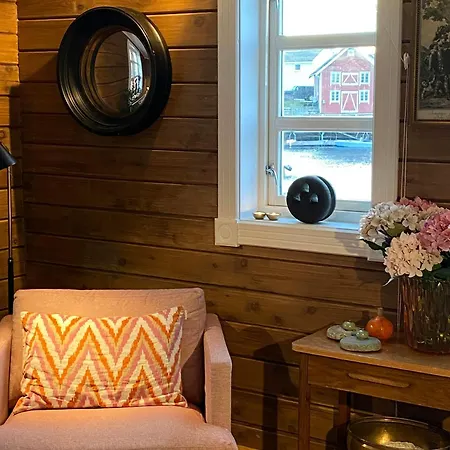 Charming On Veiholmen's Inner Harbor Smola