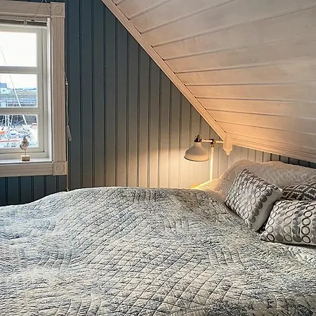 Holiday home Charming On Veiholmen's Inner Harbor Smola