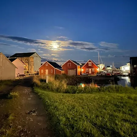 Charming On Veiholmen's Inner Harbor Smola