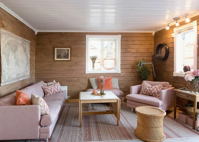 Charming On Veiholmen's Inner Harbor Tatil Evi