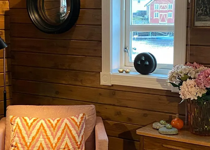 Charming On Veiholmen's Inner Harbor Smola