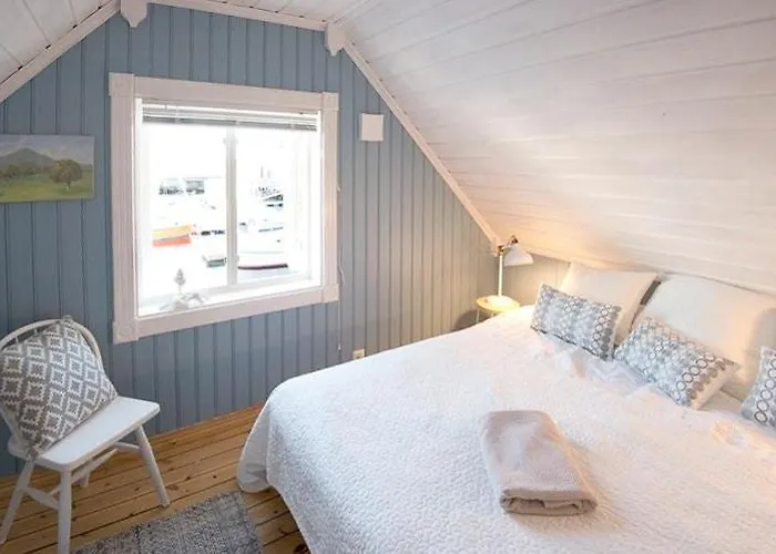 Charming On Veiholmen's Inner Harbor Tatil Evi Smola