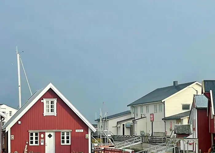 Charming On Veiholmen's Inner Harbor * Smola