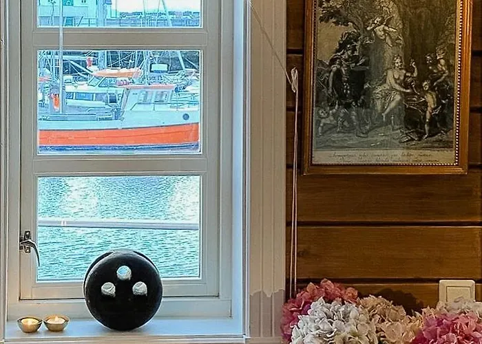 Vakantiehuis Charming On Veiholmen's Inner Harbor Smola