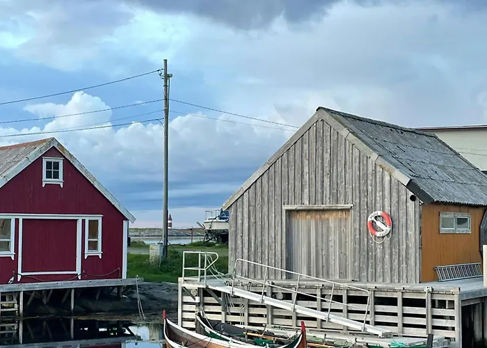 Charming On Veiholmen's Inner Harbor * Smola